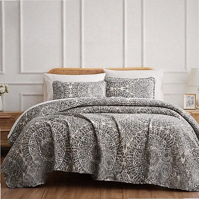 NEW West Elm Black & White Full / Queen Paisley Bedspread Quilt & Sham Case Set